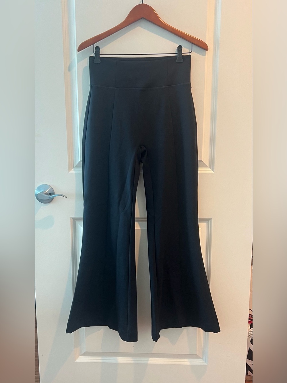 Girlfriend Collective Compressive High Rise Flare Leggings Black L
NEW